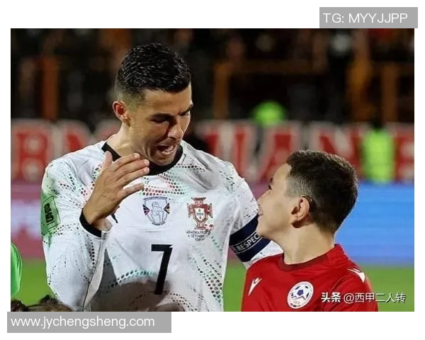 球星与儿子共同竞技传承足球梦想温情时刻展现父子默契