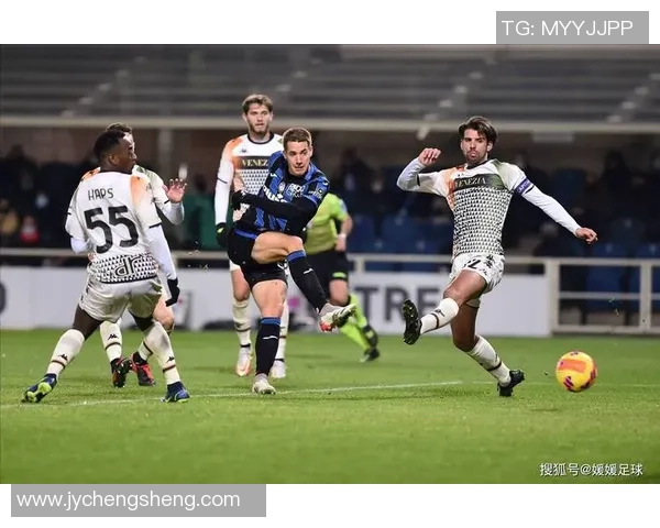 全球足球巨星风采大赏 揭秘他们赛场内外的迷人瞬间