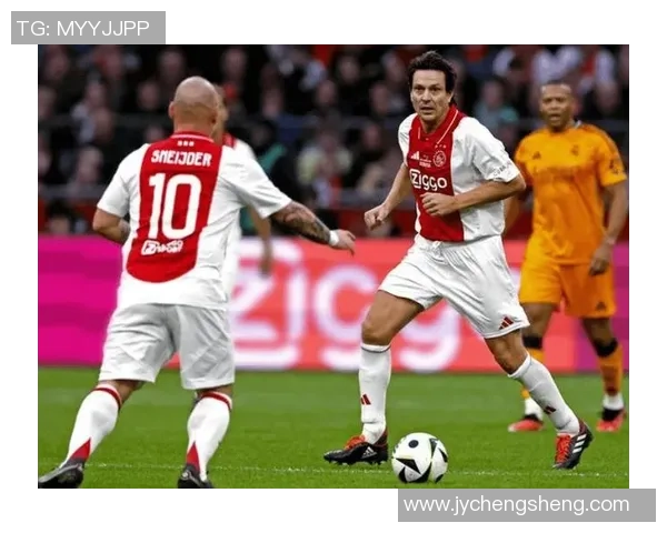 两颗星光闪耀的足球巨星：传奇之路与场上荣耀的完美演绎